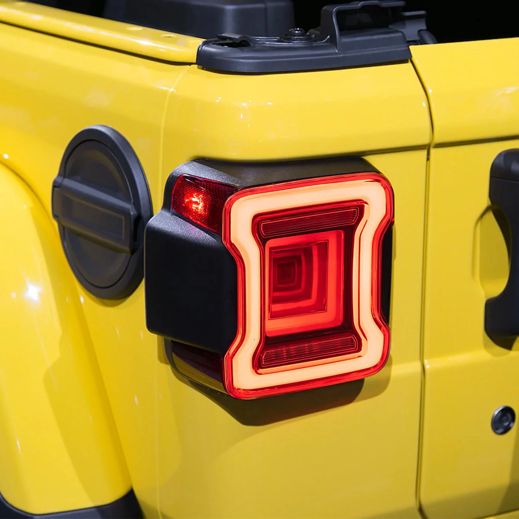 VLAND Tail Lights for Jeep Wrangler JL 2018-2023 with Dynamic Animation and Dual Reverse Lights - Image 4