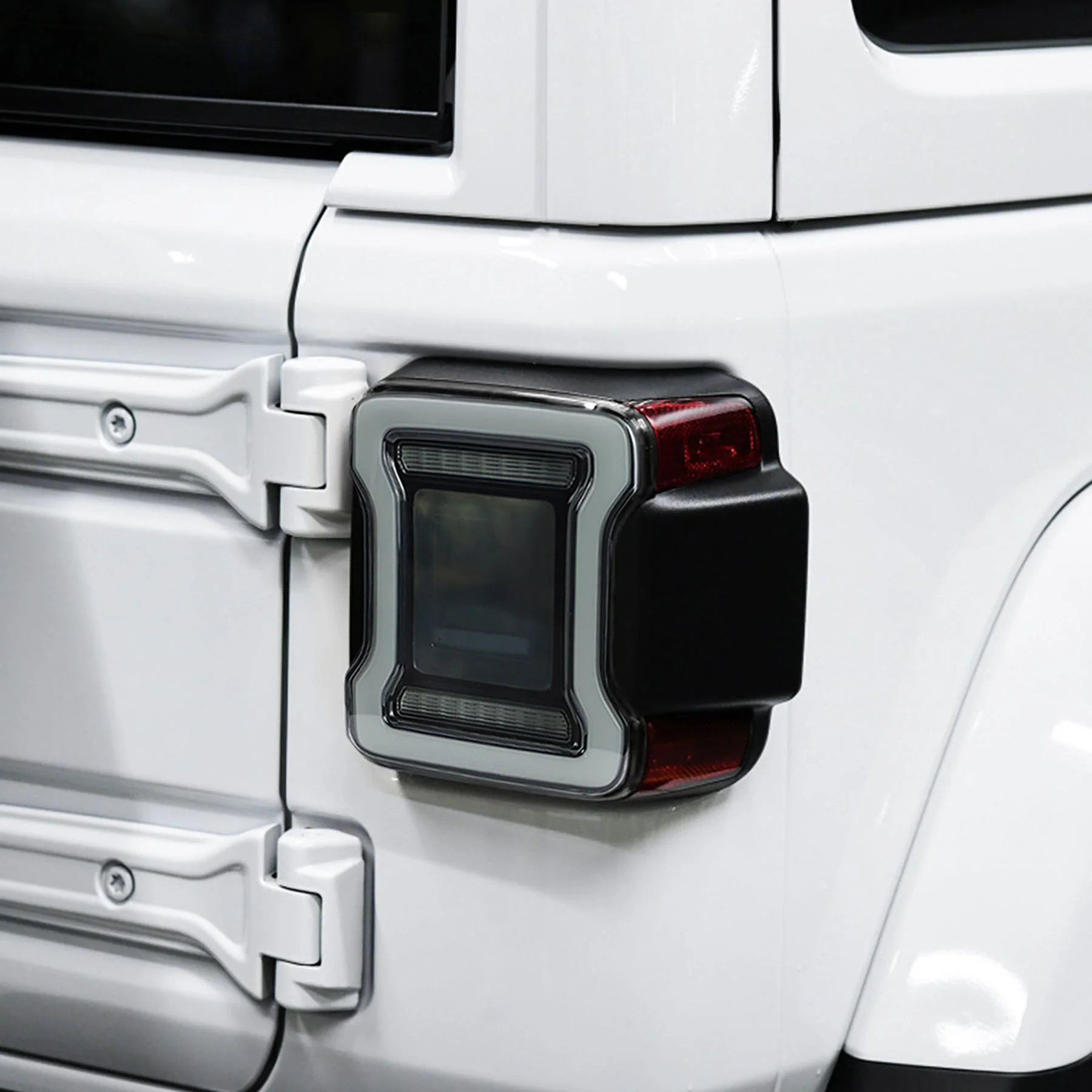 VLAND Tail Lights for Jeep Wrangler JL 2018-2023 with Dynamic Animation and Dual Reverse Lights - Image 7